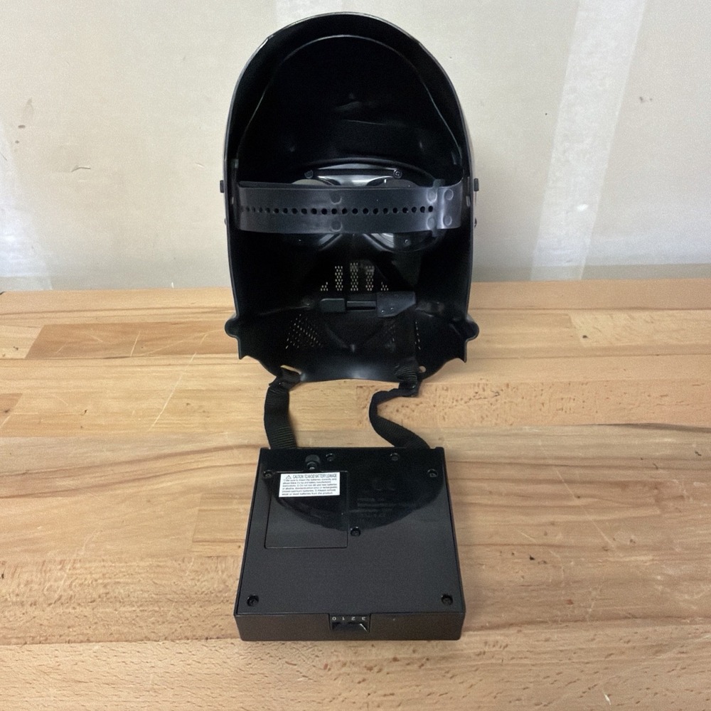 Hasbro Star Wars 2004 Darth Vader Voice Changer Helmet Mask Sound Tested - Picture 4 of 4